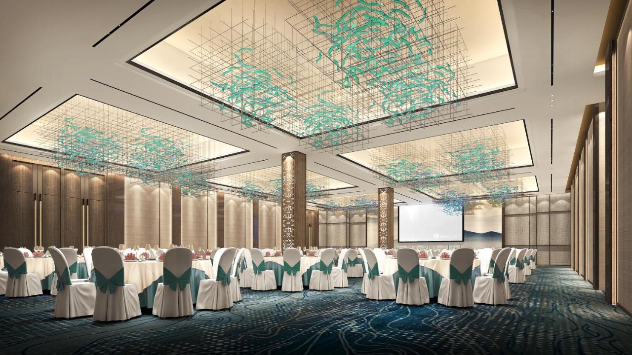 Howard Johnson Plaza By Wyndham Blue Bay Sihanoukville Exterior photo
