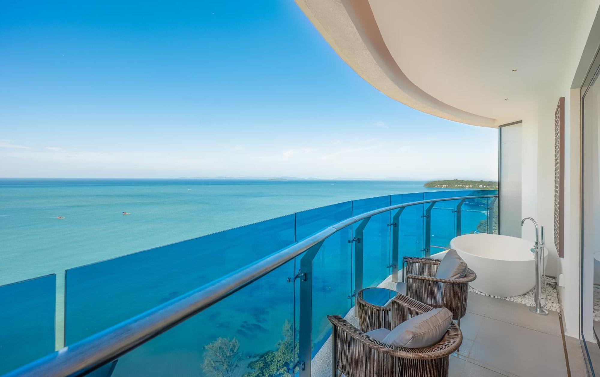 Howard Johnson Plaza By Wyndham Blue Bay Sihanoukville Exterior photo